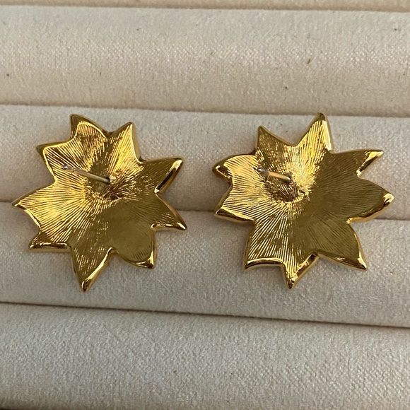 Vintage Gold Shimmery Yellow Flower Earrings 🌼 - Picture 2 of 10